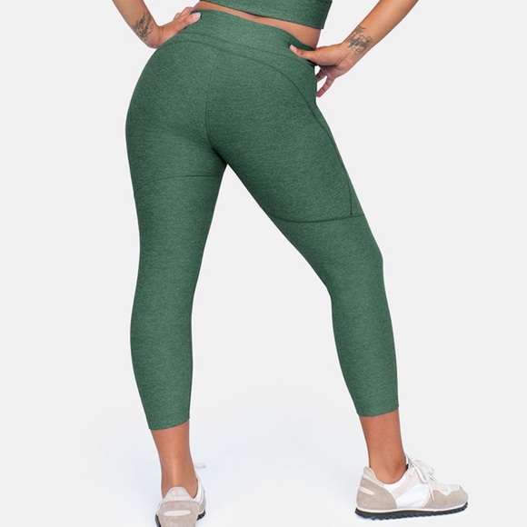 Outdoor Voices 3/4 Warm Up Leggings Hunter Green - Picture 4 of 5